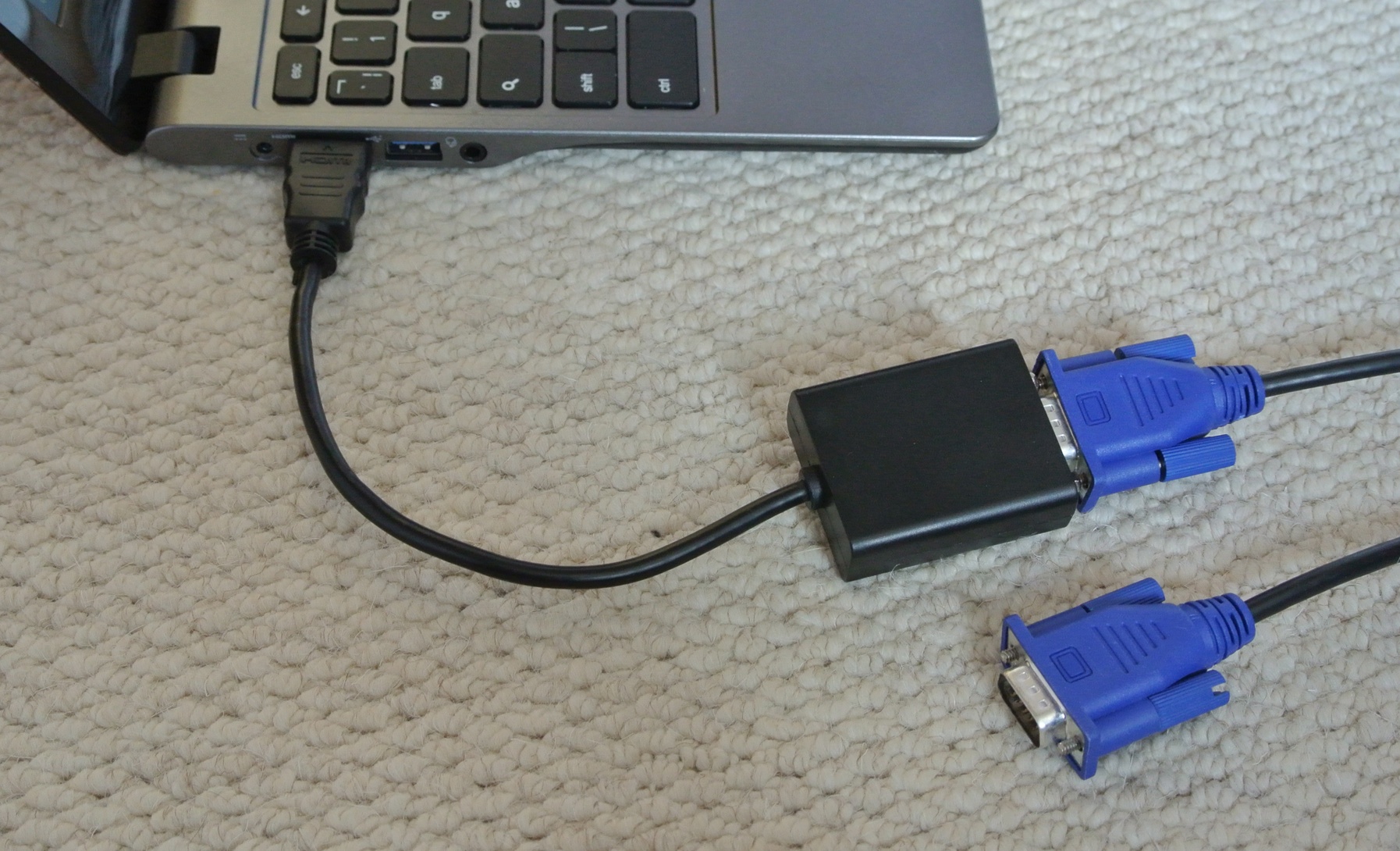 Connecting Acer C720 Chromebook to VGA Projector 1